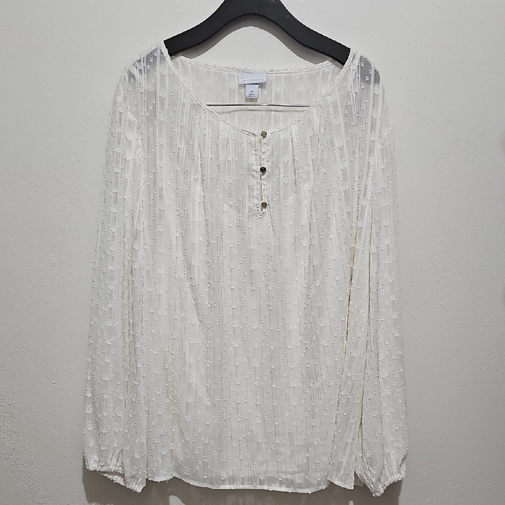 Liz Claiborne Cream Textured Top